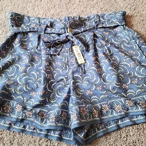 Max Studio Woman's Shorts. NWT